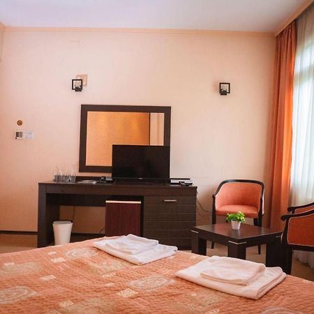 Hotel Ezeroto Стара-Заґора Екстер'єр фото