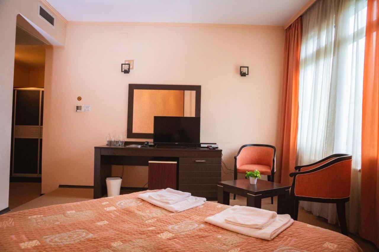 Hotel Ezeroto Стара-Заґора Екстер'єр фото