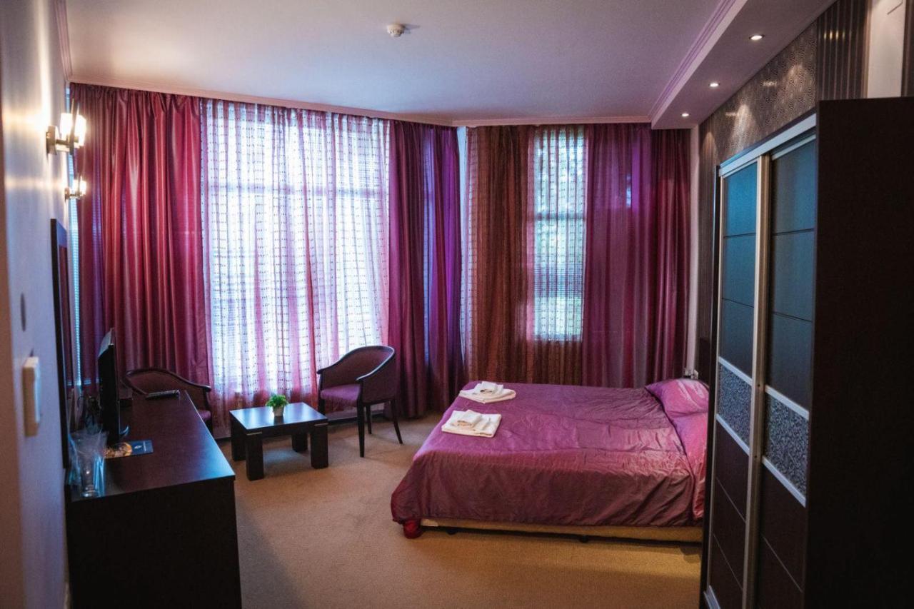 Hotel Ezeroto Стара-Заґора Екстер'єр фото