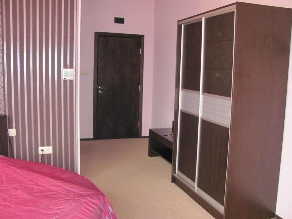 Hotel Ezeroto Стара-Заґора Екстер'єр фото