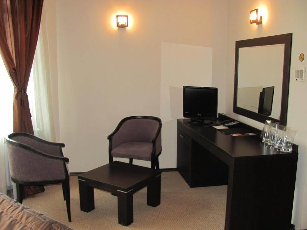 Hotel Ezeroto Стара-Заґора Екстер'єр фото