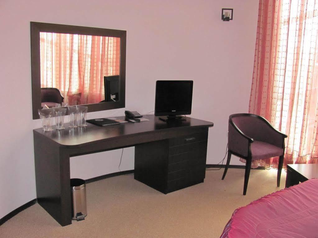 Hotel Ezeroto Стара-Заґора Екстер'єр фото