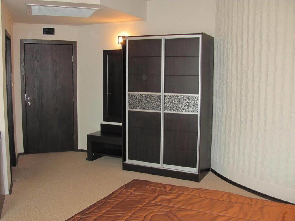 Hotel Ezeroto Стара-Заґора Екстер'єр фото